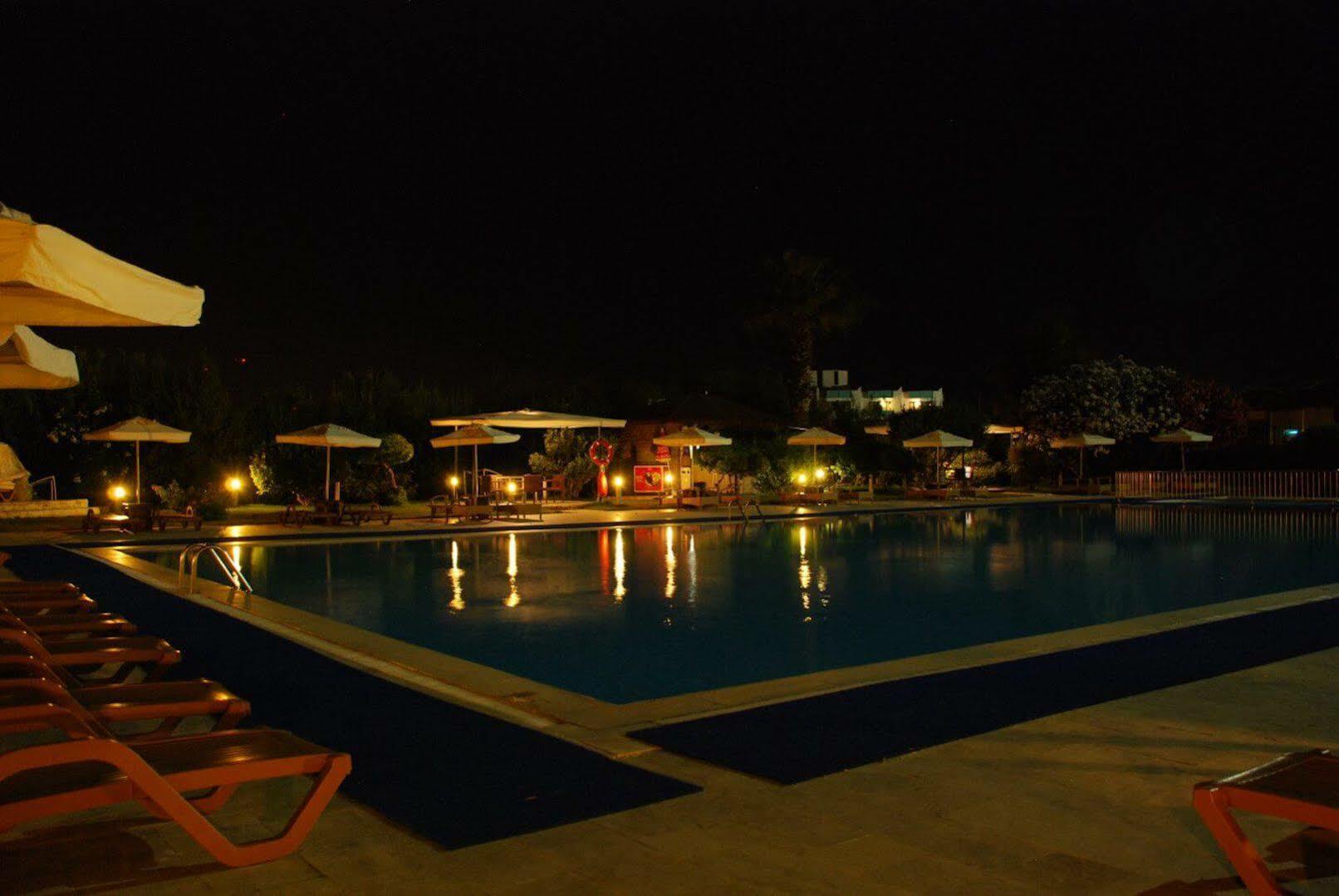 Babaylon Hotel Cesme Exterior photo